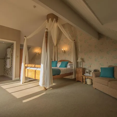 Cragwood Hotel