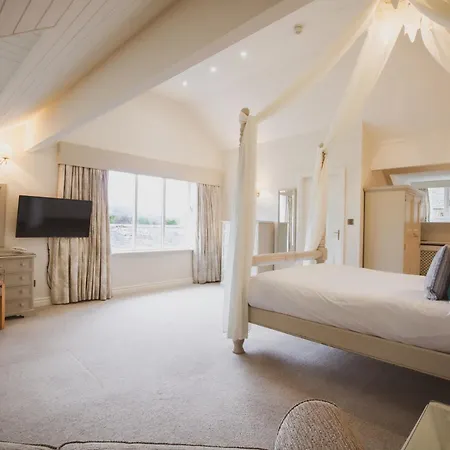Cragwood Hotel
