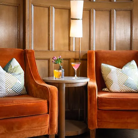 Cragwood Hotel