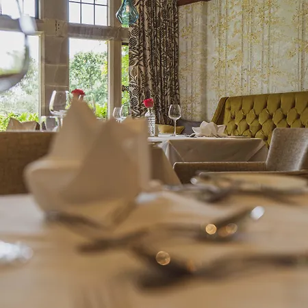Cragwood Hotel